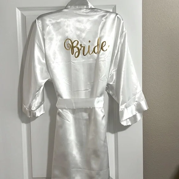 Bride Robe - Picture 1 of 2